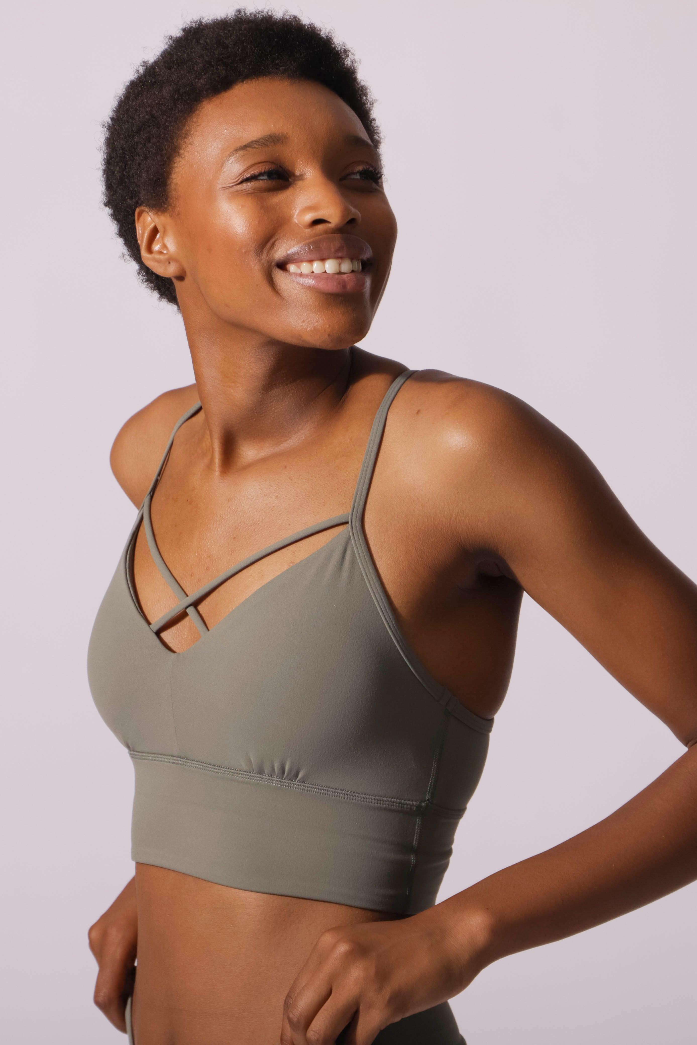 Design by Olivia Women's Front Triple Criss-Cross Bralette Seamless Sport  Bra with Removable Pads, Dusty Green, Large-X-Large : : Clothing,  Shoes & Accessories